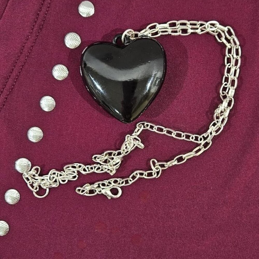 BLACK FAUX ONYX HEART SILVER CHAIN PENDANT NECKLACE GOTH GRUNGE - Picture 4 of 5